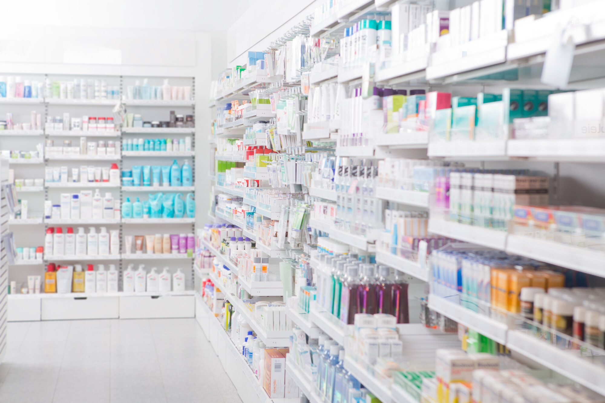 Banco farmacia con farmaci e parafarmaci